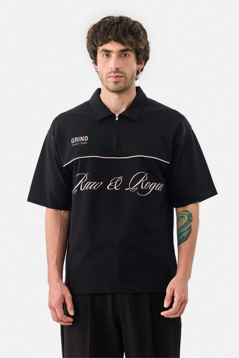 سنيتش تيشيرت بقصة واسعة وياقة بسحاب وطبعة